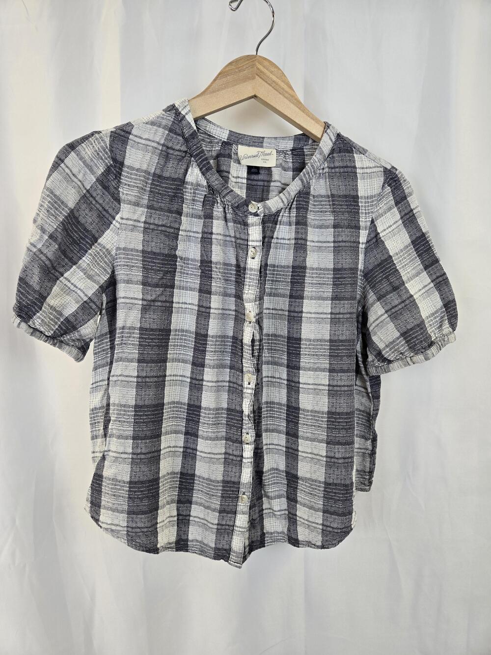 Universal Thread Blouse Womens Large Gray Plaid Short Sleeve Button Front Top